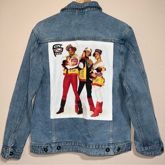 Cotton On Unisex Denim Salt N Pepa Jacket - Picture 4 of 11
